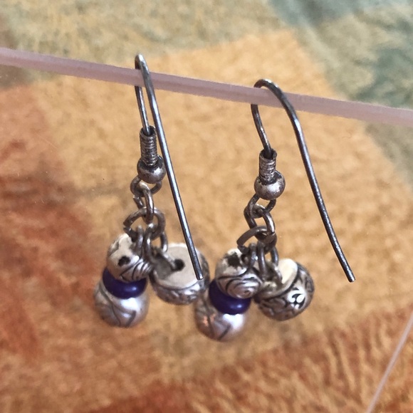 Boho french wire silver tone and blue etched bead hanging earrings - Picture 5 of 9